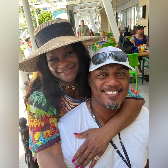 Hello I’m Carla @Cache_Luxe   🌸 Boutique Owner 10 Yrs & Posh 12 Yrs - Picture 13 of 14